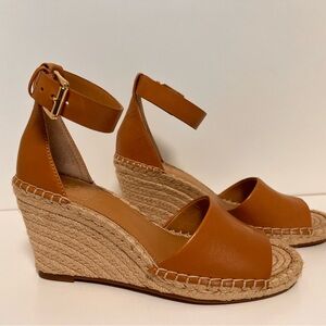 Vince Camuto Leers Espadrille tan wedge sz 9